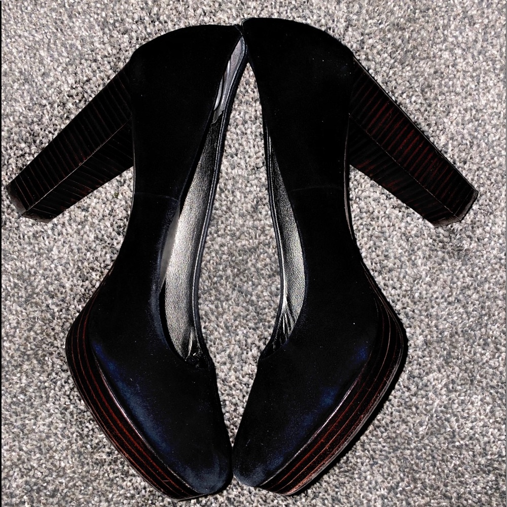 Banana Republic black union suede heels